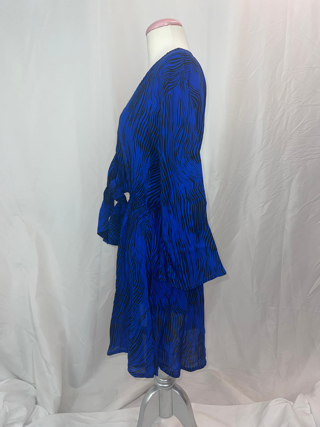 Khush Nayana L/S Deep V-Neck Tied Bloused Short Dress